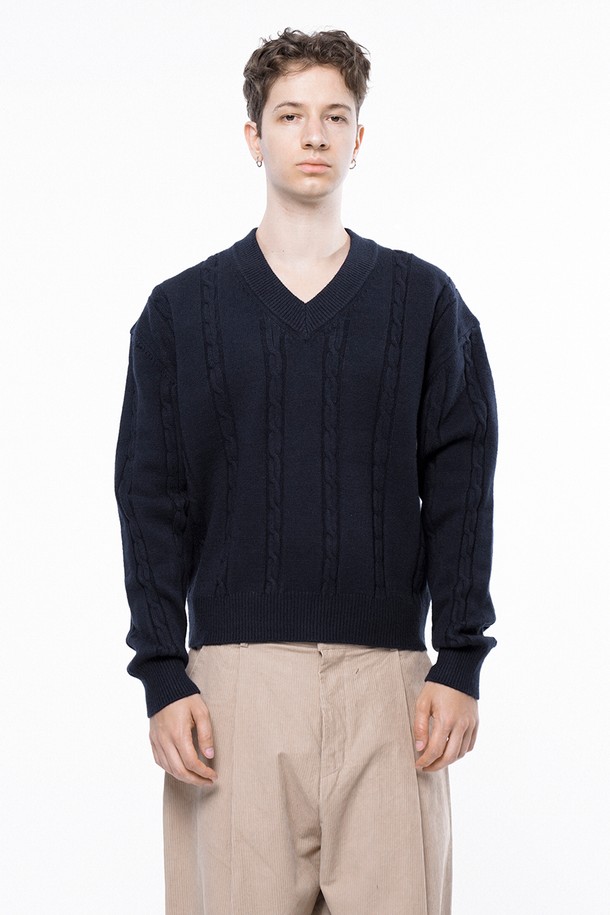 CHANCE'S NOI - 스웨터 - Dense Cable V-neck Kint - Navy /M243TP07NY