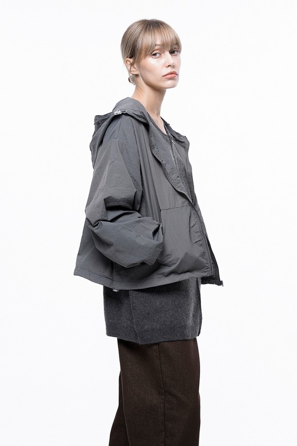 CHANCE'S NOI FOR WOMEN - 블루종/점퍼 - Crop Hooded Windbreaker Jumper - Charcoal /W243OT01CH