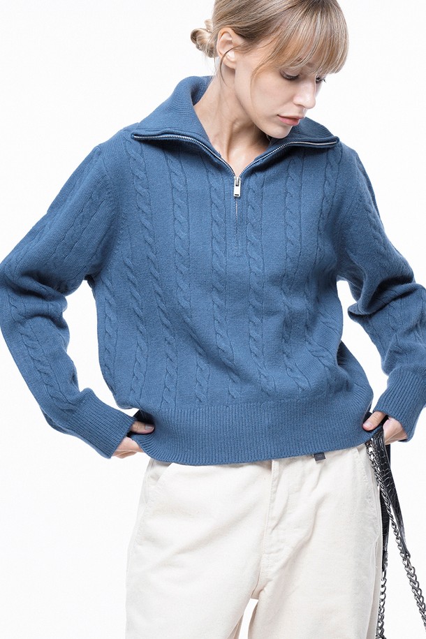 CHANCE'S NOI FOR WOMEN - 스웨터 - Soft Cable Half Zip-up Knit - Blue /W243TP01BL