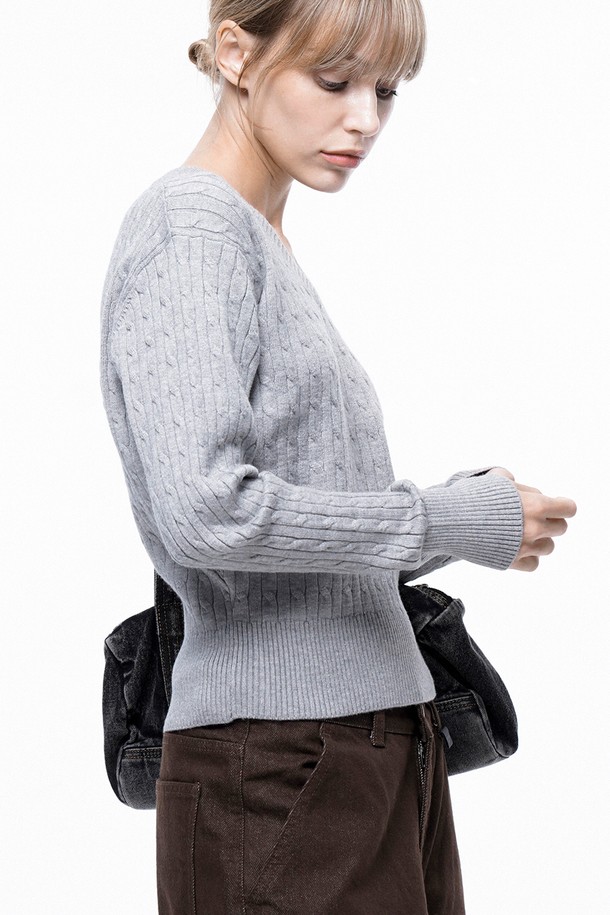 CHANCE'S NOI FOR WOMEN - 스웨터 - Soft Cable V-neck Knit - Melange /W243TP02ML