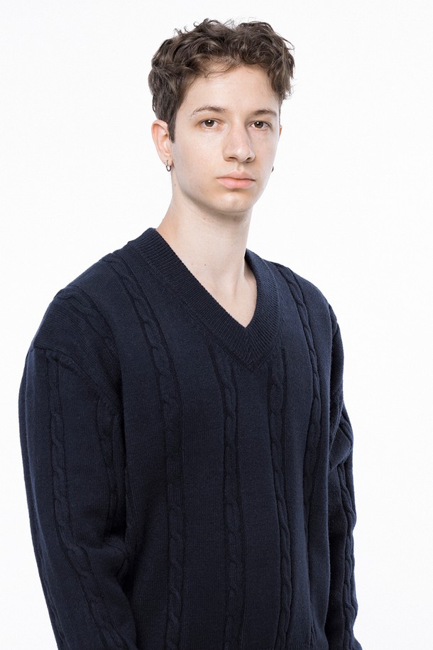 CHANCE'S NOI - 스웨터 - Dense Cable V-neck Kint - Navy /M243TP07NY