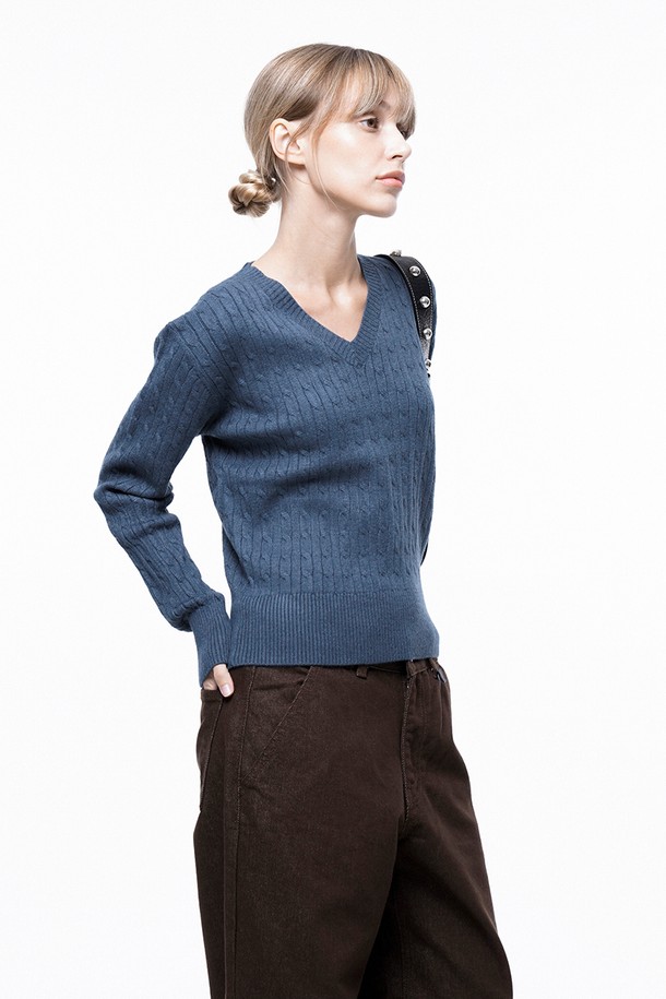 CHANCE'S NOI FOR WOMEN - 스웨터 - Soft Cable V-neck Knit - Blue /W243TP02BL