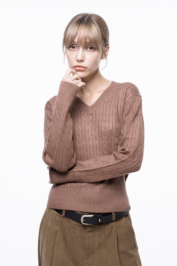 CHANCE'S NOI FOR WOMEN - 스웨터 - Soft Cable V-neck Knit - Brown /W243TP02BR