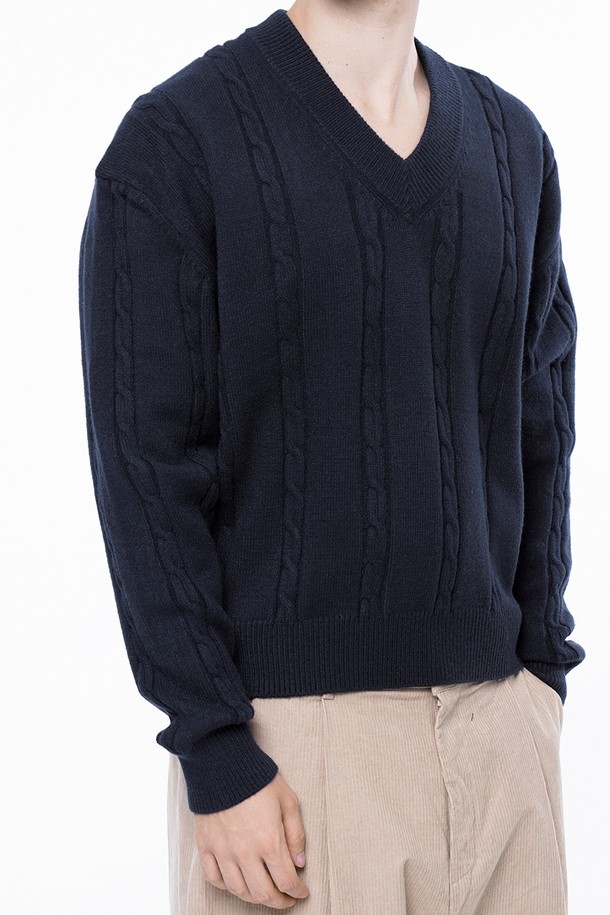 CHANCE'S NOI - 스웨터 - Dense Cable V-neck Kint - Navy /M243TP07NY