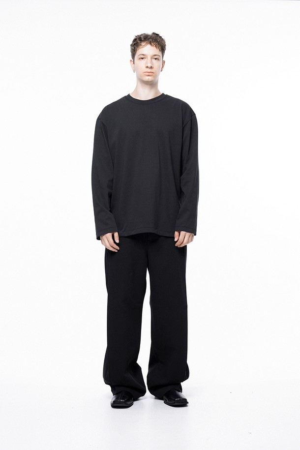 CHANCE'S NOI - 긴팔티셔츠 - Clean long-sleeved - Black /M243TP01BK