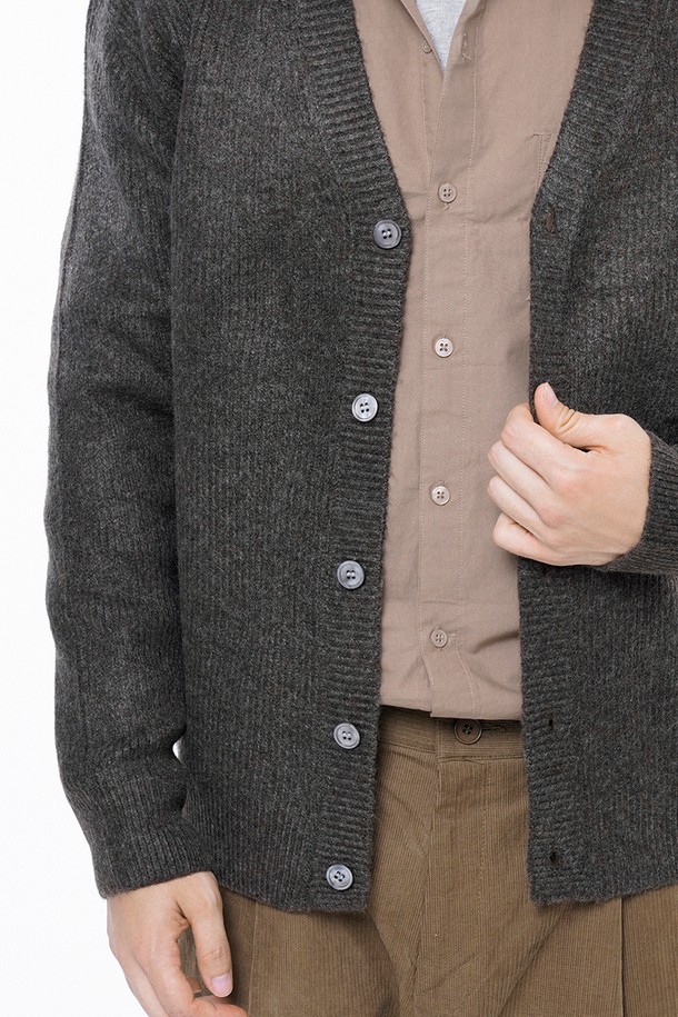 CHANCE'S NOI - 가디건 - Dense Hazzy Y-neck Cardigan - Brown /M243OT01BR