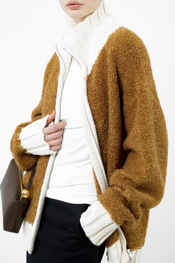 CHANCE'S NOI FOR WOMEN - 가디건 - [for Women] Boucle Color High neck Zip up - Camel /W244TP10CM