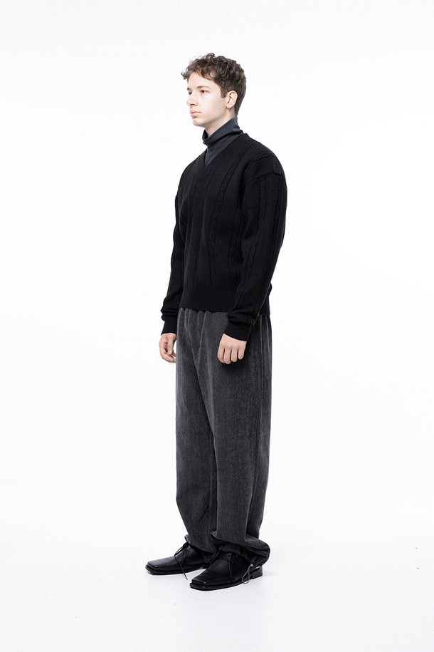 CHANCE'S NOI - 스웨터 - Dense Cable V-neck Kint - Black /M243TP07BK