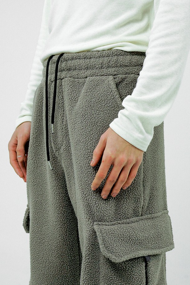 CHANCE'S NOI - 캐주얼팬츠 - Fleece String Cargo Pants - Khaki /M244PT05KA