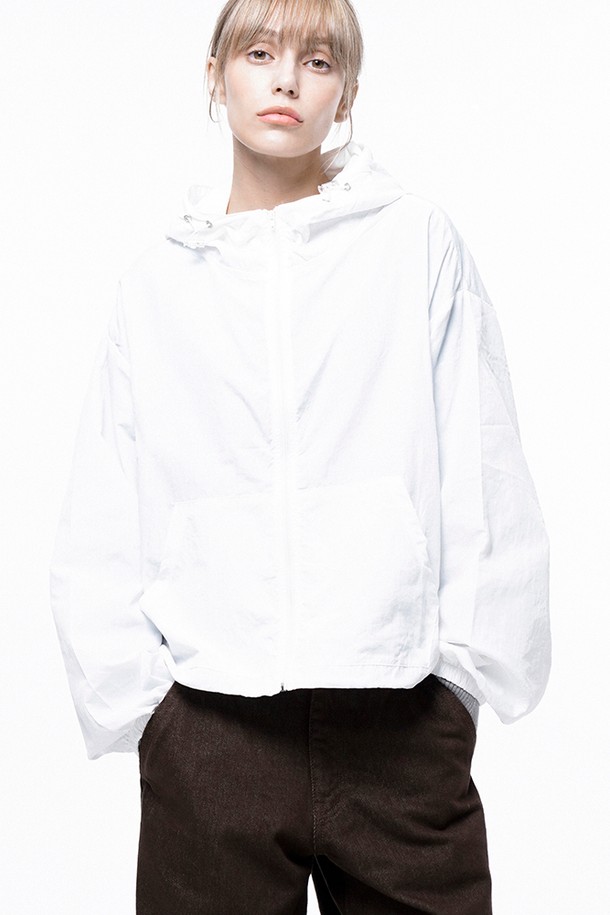 CHANCE'S NOI FOR WOMEN - 블루종/점퍼 - Crop Hooded Windbreaker Jumper - White /W243OT01WH