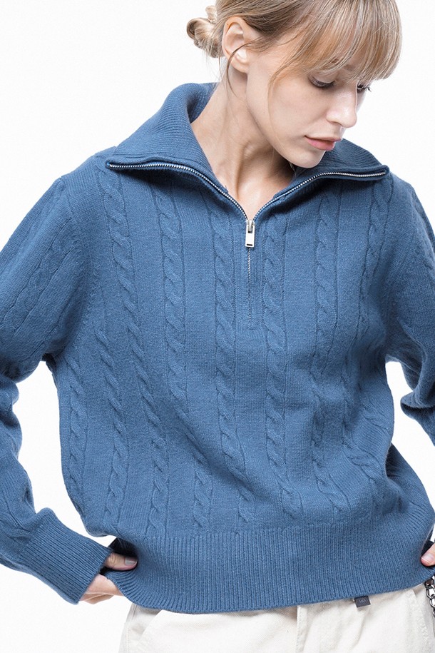 CHANCE'S NOI FOR WOMEN - 스웨터 - Soft Cable Half Zip-up Knit - Blue /W243TP01BL