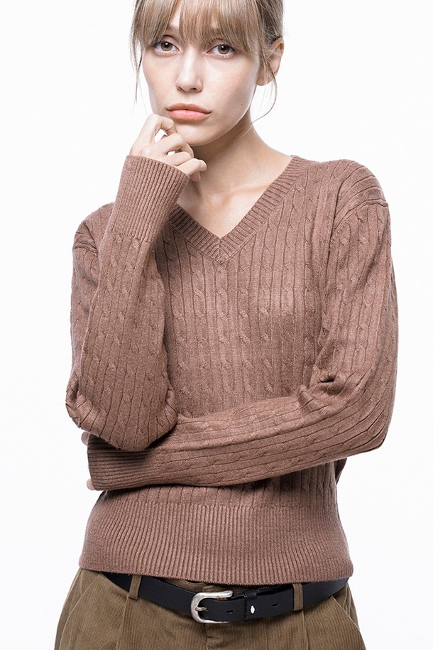 CHANCE'S NOI FOR WOMEN - 스웨터 - Soft Cable V-neck Knit - Brown /W243TP02BR