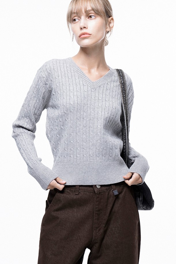 CHANCE'S NOI FOR WOMEN - 스웨터 - Soft Cable V-neck Knit - Melange /W243TP02ML