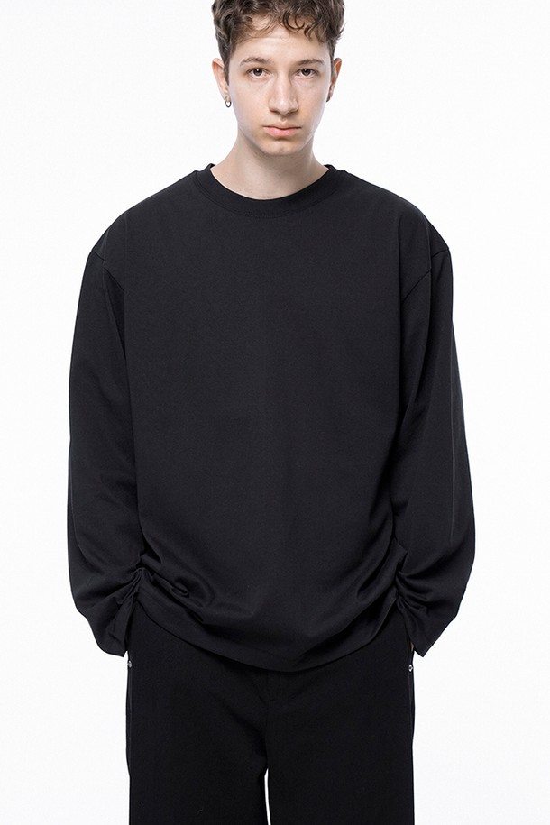 CHANCE'S NOI - 긴팔티셔츠 - Clean long-sleeved - Black /M243TP01BK