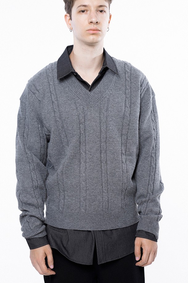 CHANCE'S NOI - 스웨터 - Dense Cable V-neck Kint - Gray /M243TP07GR