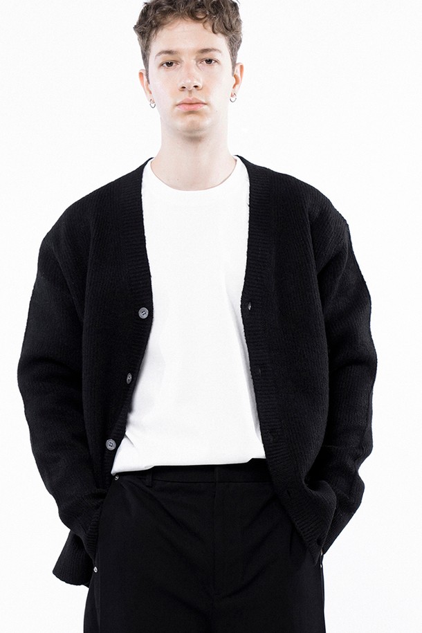 CHANCE'S NOI - 가디건 - Dense Hazzy Y-neck Cardigan - Black /M243OT01BK