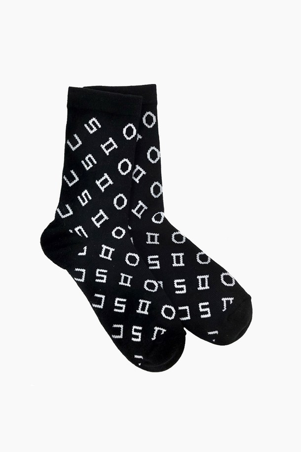 ㅇㅍㄹㄷ 삭스_5JG8302는 면과 폴리에스터 혼방 소재로 제작되어 부드러운 촉감과 쾌적한 착용감을 제공하는 양말입니다. 사계절 내내 활용 가능한 데일리 아이템으로, 신축성 있는 소재로 활동성을 높였습니다. 옐로우 컬러에 올오버 자카드 패턴이 더해져 현대적이면서도 테크웨어 스타일을 연출합니다. 동네 마실룩, 산책룩, 캐주얼, 스트리트, 고프코어 스타일 등 다양한 스타일에 팝한 포인트를 더해보세요. 내구성이 뛰어나 오랫동안 착용할 수 있습니다.