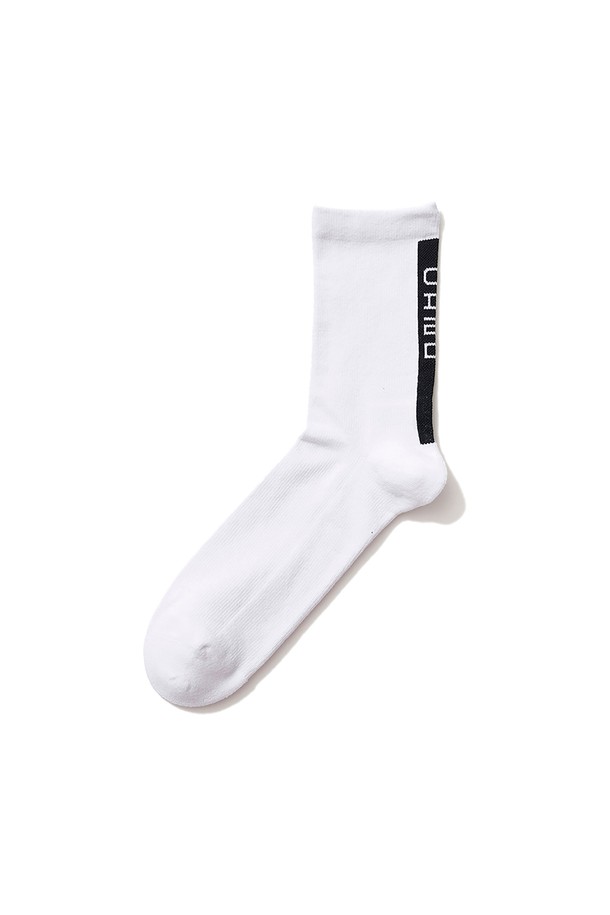씨화이트 색상의 ㅇㅍㄹㄷ삭스_5IA8333은 부드러운 면혼방 소재로 제작되어 일상에서 편안하게 착용하기 좋습니다. 가을, 겨울 시즌에 어울리며, 로우 클루 타입 디자인과 유니크한 로고 디테일이 돋보입니다. 견고한 조직감과 신축성을 갖춘 이 양말은 세련된 포인트를 더해줍니다.