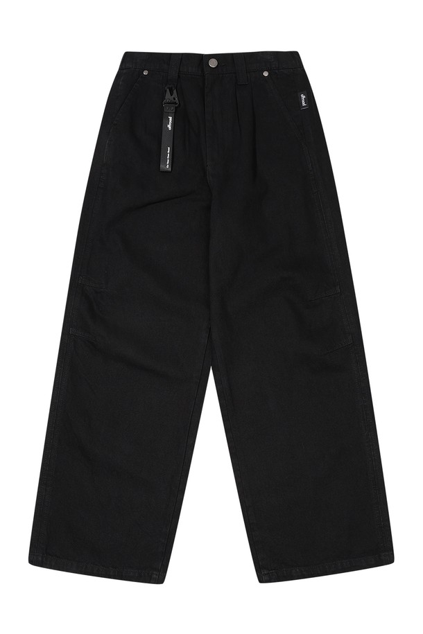 **여성 에센셜 와이드 데님 팬츠_5K62613**는 베이직한 디자인의 여성 데님 팬츠입니다. 블랙인디고, 제트블랙데님 두 가지 색상으로 제공되며, 사계절 내내 활용 가능합니다. 세미 와이드핏으로 편안하면서도 스타일리시한 실루엣을 연출하며, 허리 밴딩 처리로 활동성을 높였습니다. 면과 폴리에스테르 혼방 소재로 제작되어 부드러운 촉감과 내구성을 자랑하며, 허리 벨트고리에 시그니처 키링 포인트가 더해져 포인트를 더했습니다. 다양한 이너 및 아우터와 손쉽게 매치하여 미니멀, 캐주얼, 클래식 등 폭넓은 스타일을 소화할 수 있습니다.
