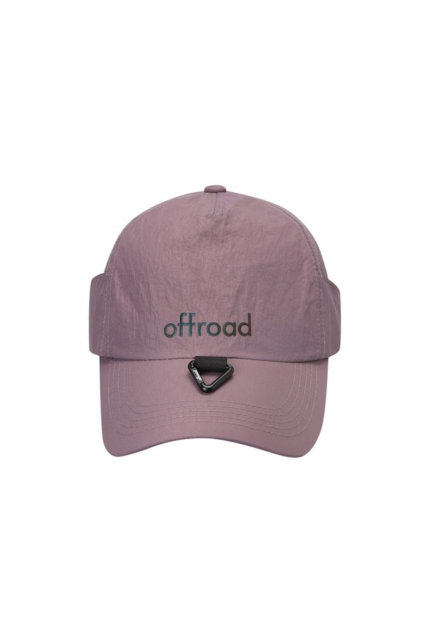 유니 카라비너 볼캡은 라이트 퍼플 색상의 나일론 소재 볼캡으로, 등산, 아웃도어, 일상생활에서 활용하기 좋습니다. 챙 넓이는 8cm이며, 모자 깊이는 일반적인 형태로 제작되었고, 삼각 카라비너 디테일과 메탈 리벳 로고, 리플렉티브 디자인이 특징입니다. 사이즈 조절 기능과 재귀반사 기능이 있으며, 더블 스트랩과 백 패브릭 보강으로 내구성을 높였습니다.
