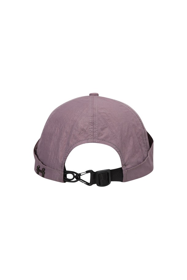 유니 카라비너 볼캡은 라이트 퍼플 색상의 나일론 소재 볼캡으로, 등산, 아웃도어, 일상생활에서 활용하기 좋습니다. 챙 넓이는 8cm이며, 모자 깊이는 일반적인 형태로 제작되었고, 삼각 카라비너 디테일과 메탈 리벳 로고, 리플렉티브 디자인이 특징입니다. 사이즈 조절 기능과 재귀반사 기능이 있으며, 더블 스트랩과 백 패브릭 보강으로 내구성을 높였습니다.
