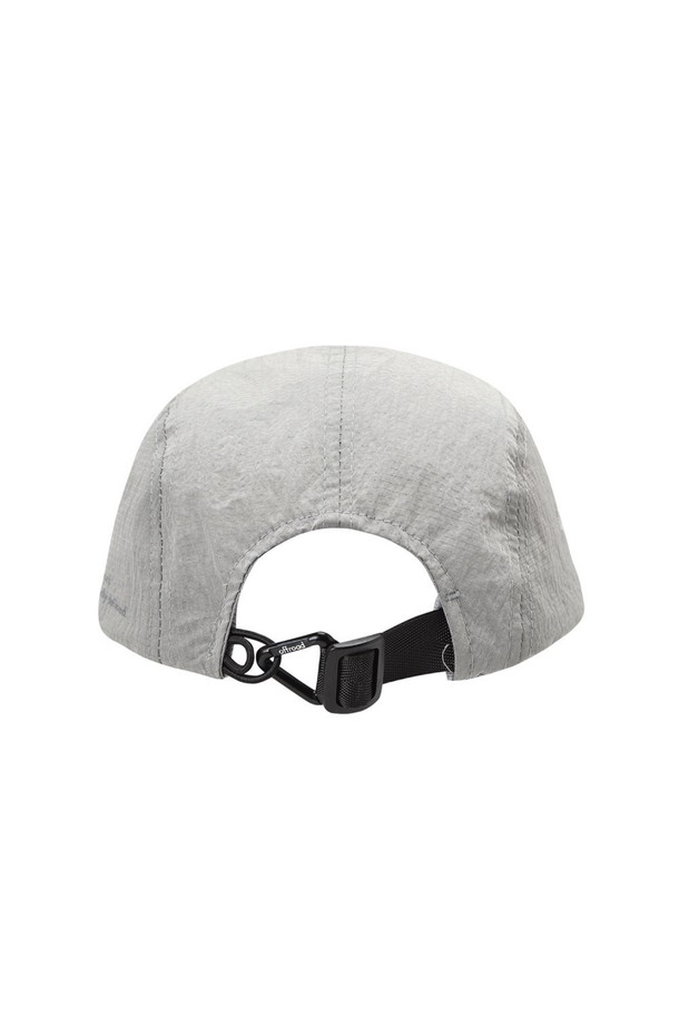 유니 리플렉트 5패널 캡은 그레이 색상의 남녀공용 캡모자로, 봄, 여름, 가을철 일상 및 아웃도어 활동에 적합합니다. 나일론 소재로 제작되었으며, 재귀반사 기능과 리플렉티브, 자수, 프린트, 반사 테이프 디자인 장식이 돋보입니다. 5패널 디자인에 삼각 카라비너 스트랩이 포인트이며, 사이즈 조절이 가능하고 챙 넓이는 8cm, FREE 사이즈(머리둘레 60cm)로 출시되었습니다.
