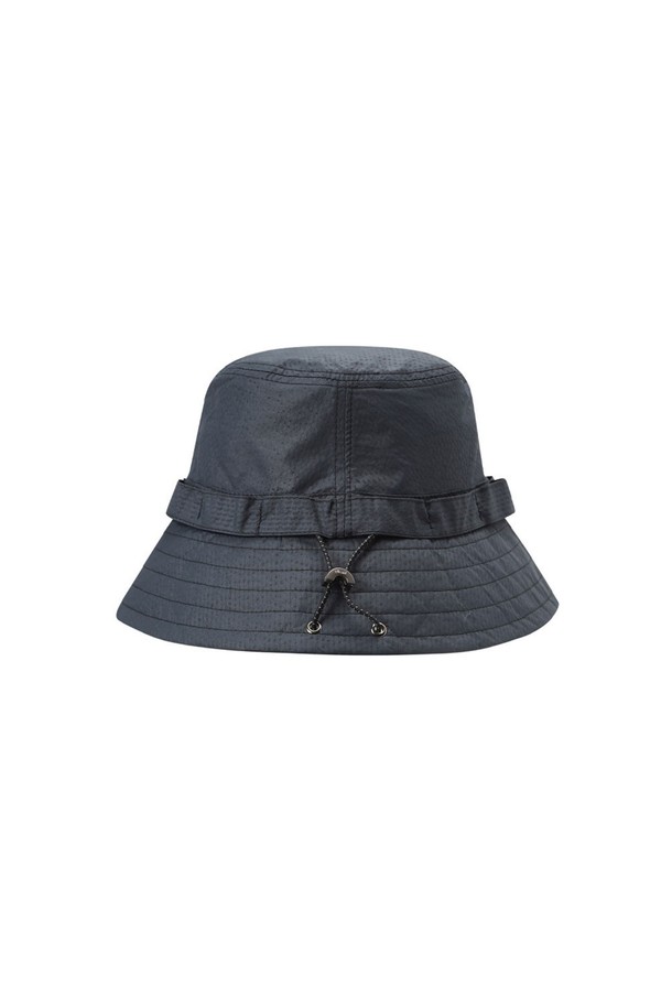 유니 써커 버킷햇 (딥 차콜)은 시어서커 소재로 은은한 광택감을 더한 유니섹스 버킷햇입니다. 9.5cm 챙 넓이로 햇빛을 효과적으로 가려주며, 등산 및 아웃도어 활동에 적합합니다. 다크차콜 컬러에 스트링 스토퍼와 금속 로고 리벳 디테일로 디자인되었으며, 머리 둘레 60cm까지 사이즈 조절이 가능합니다.
