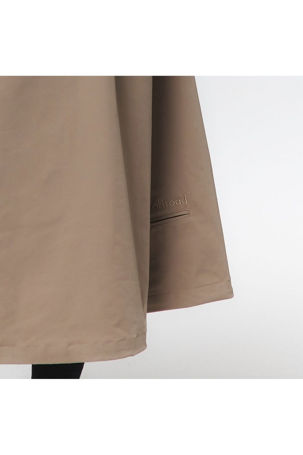 여성용 테일러드 셋업 스커트 (베이지)_5LB1831은 폴리에스터 소재의 A라인 플리츠 스커트입니다. 앞면 맞주름 2개, 뒷면 맞주름 4개, 허리 밴드 커브드 성형, 2중 포켓(방수지퍼), FF 심볼 금속장식, 밑단 스트링 스토퍼, 뒷면 하단 하든 입술포켓, 허리벨트 웨빙테이프 금속 버클 디테일이 돋보입니다. 클래식하고 미니멀한 무드를 연출하며 봄, 가을 일상복으로 적합한 베이지 색상의 레귤러핏 스커트입니다.
