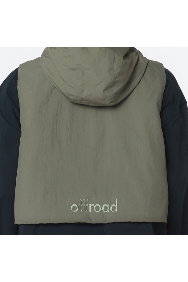 유니 후디베스트 (애쉬 올리브)_5LG1411은 스포티하고 캐주얼한 무드의 유니섹스 베스트입니다. 애쉬 올리브 컬러에 로고 패턴이 돋보이며, 크롭 기장의 오버핏으로 스타일리시하게 연출할 수 있습니다. 방풍, 발수, 통기 기능과 메쉬 안감, 2WAY 무광 방수 지퍼, 벤틸레이션 등의 디테일로 아웃도어 활동은 물론 일상에서도 편안하게 착용 가능합니다.
