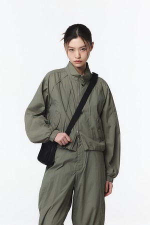 여성 긴팔 스탠드 칼라 셋업 점퍼 (애쉬 올리브)_5LB1312