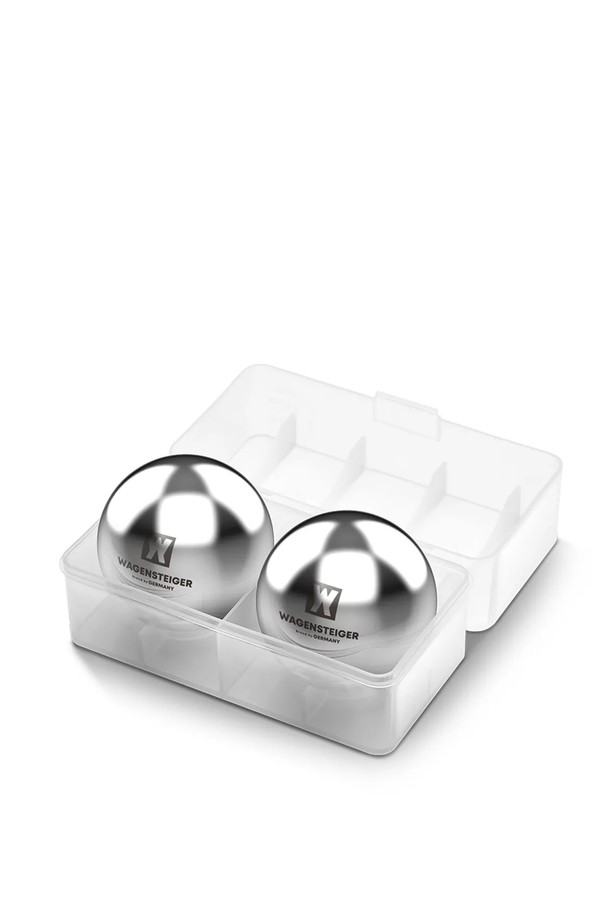 바겐슈타이거 스텐 304 빅 아이스볼 세트는 위스키, 음료, 식재료의 시원함을 유지해주는 주방용품입니다. 녹지 않는 스테인리스 304 소재의 아이스볼 2개와 보관 케이스로 구성되어 있으며, 냉감, 내식성, 내열성을 갖춰 위생적으로 사용할 수 있습니다. 특수 냉각제를 사용하여 빠른 냉각 효과와 오래 지속되는 냉각력을 제공하며, 음료 고유의 맛을 변함없이 즐길 수 있습니다. 심플하고 실용적인 디자인으로 면 요리, 식품 보관 등 다양한 용도로 활용 가능하며, 세척이 용이하여 편리합니다.
