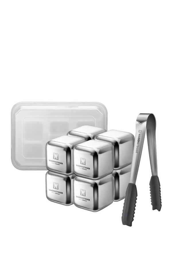 바겐슈타이거(Bargensteiger) 스텐 304 홈텐딩 아이스큐브 8구는 음료의 시원함을 오래 유지해주는 녹지 않는 얼음 큐브입니다. 스테인리스 304 소재로 제작되어 부식 방지 및 내열성이 뛰어나 위생적으로 사용 가능합니다. 칵테일, 음료, 식재료 등을 차갑게 유지하거나, 냉찜질, 튀김 반죽 온도 조절 등 다양한 용도로 활용할 수 있습니다. 아이스큐브 8개, 전용 집게, 보관 케이스로 구성되어 있으며, 식기세척기 사용이 가능하여 편리합니다. 단, 뜨거운 음료 사용, 전자레인지/오븐 사용, 유리 용기 사용은 주의해야 하며, 사용 전 최소 4시간 냉동 후 사용하십시오.
