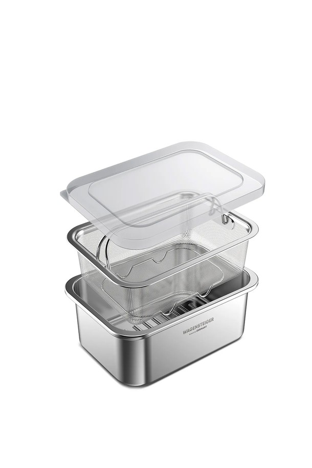 바겐슈타이거 무연마 드레인 스텐 304 박스 뚜껑 채반은 식재료 세척, 보관, 물 빼기, 담그기에 유용한 주방용품입니다. 스테인리스 스틸 304와 PE 소재로 제작되어 위생적이며 내열성을 갖췄고, 1-2인 가구에 적합한 컴팩트 사이즈입니다. 양방향 손잡이와 배수 구멍, 반투명 뚜껑이 특징이며, 적층하여 보관할 수 있습니다. 무연마 마감으로 깔끔한 디자인을 자랑하며, 채반, 뚜껑, 보관함으로 구성되어 있습니다.
