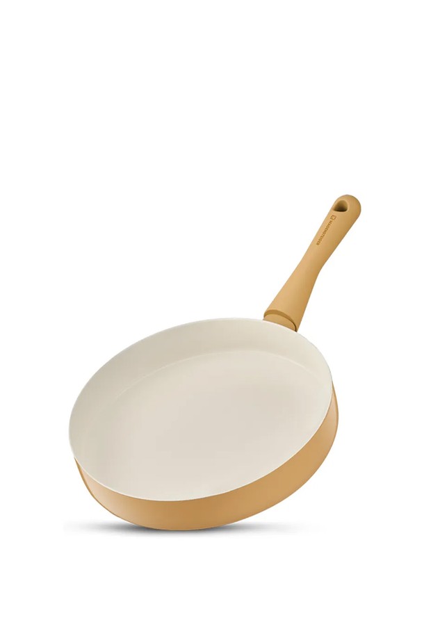 바겐슈타이거 썬 브리즈 플레어 프라이팬 20cm는 베이지와 화이트 색상으로 제공되며, 주방에 산뜻함을 더합니다. 에폭시 소재로 제작되어 내구성이 뛰어나며, 20cm 크기로 다양한 요리에 활용할 수 있습니다. 논스틱 코팅으로 음식물이 눌어붙는 것을 방지하여 편리하게 사용 가능합니다. 손잡이가 있어 안전하게 조작할 수 있으며, 인덕션에서도 사용 가능하여 실용적입니다.
