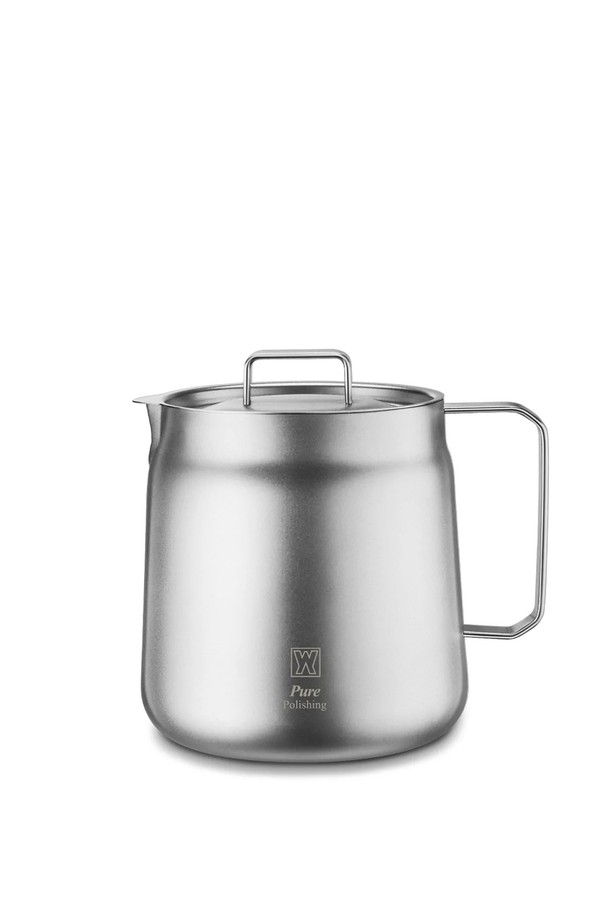 바겐슈타이거 스텐 304 퓨어 폴리싱 케틀팟 2L IH 무연마제는 스테인리스 304 소재로 제작되어 내구성이 뛰어나고 위생적인 주방용품입니다. 2L 용량으로 끓이기, 데우기, 조리 등 다양한 용도로 활용 가능하며, IH(인덕션) 사용이 가능합니다. 퓨어 폴리싱 마감으로 깔끔한 외관을 자랑하며, 무연마 처리로 안심하고 사용할 수 있습니다. 손잡이가 부착되어 편리하게 사용할 수 있는 실버 색상의 케틀팟입니다.
