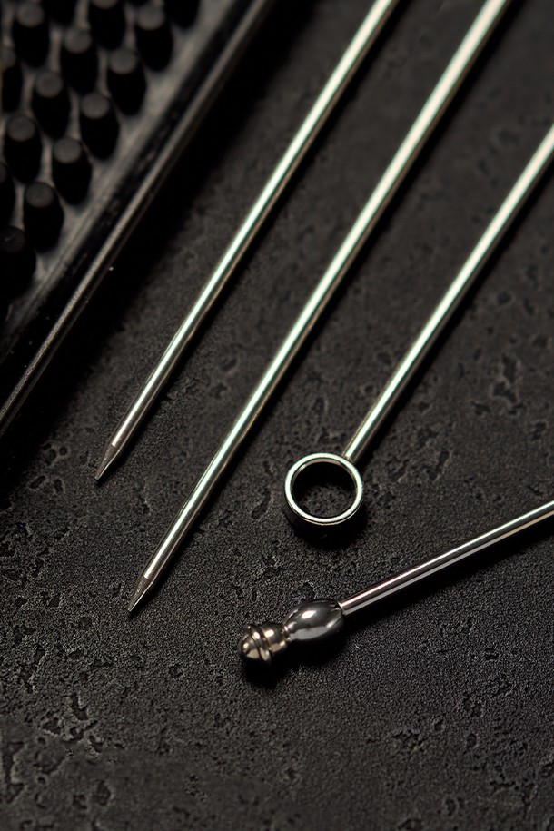 바겐슈타이거 스텐 304 홈탠팅 디저트 피커 8pcs 가니쉬 포크는 칵테일 가니쉬, 디저트, 음식 고정, 과일 꽂이 등 다용도로 활용 가능한 제품입니다. 심플하고 모던한 디자인으로, 바, 카페, 호텔, 레스토랑, 가정 등 다양한 장소에서 사용할 수 있습니다. 프리미엄 위생 스테인리스 스틸 304 소재로 제작되어 내부식성, 내산성, 내열성이 뛰어나며, 오래가는 광택을 자랑합니다. 10cm 크기로 8개입 구성이며, 정교한 팁 마감으로 음식 섭취 시 만족스러운 사용감을 제공합니다. 식기세척기 사용이 가능하여 편리하게 관리할 수 있습니다.
