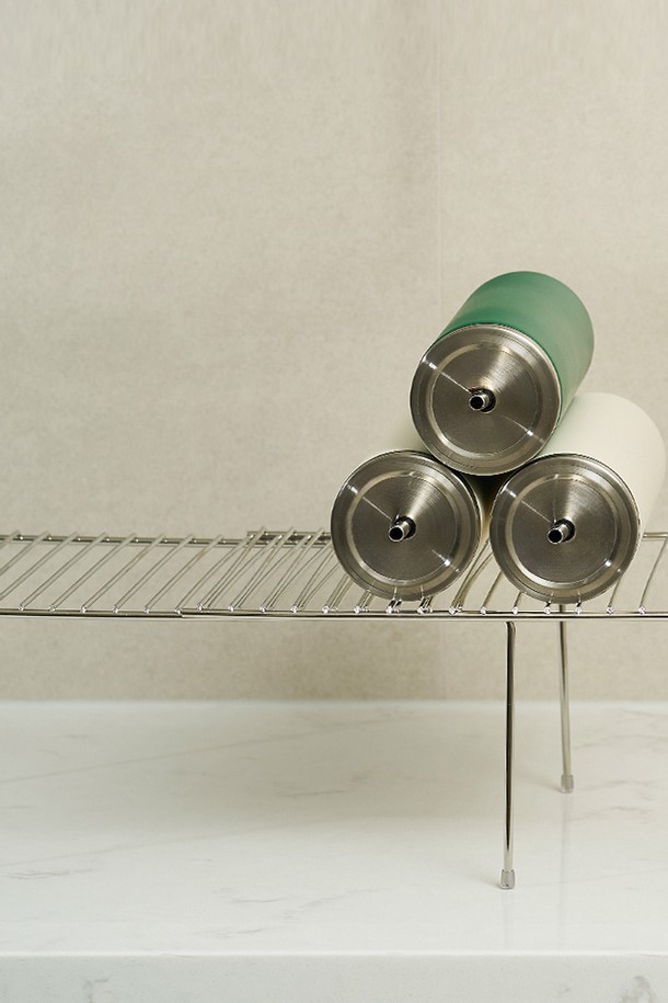 바겐슈타이거 스텐 슬라이드 랙은 주방 수납과 정리를 위한 실용적인 솔루션입니다. 스테인리스 소재로 제작되어 내구성이 뛰어나며, 슬라이드 방식으로 편리하게 사용할 수 있습니다. 랙의 길이를 조절할 수 있어 공간 효율성을 높여줍니다. 주방 용품을 깔끔하게 정리하고, 좁은 공간도 최대한 활용할 수 있도록 도와줍니다. 슬라이드형 설치 방식으로 간편하게 설치하여 주방을 더욱 효율적으로 관리해 보세요.
