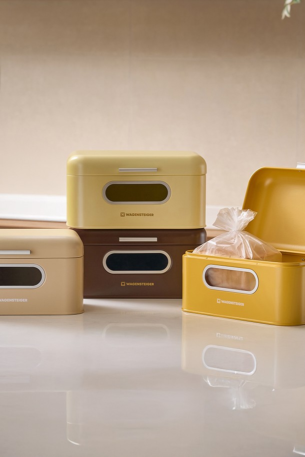 바겐슈타이거 브레드 박스 머스타드 주방 식탁 보관함은 주방을 모던하게 연출하는 데 도움을 줍니다. 내구성이 뛰어난 스틸 소재와 파우더 코팅 마감으로 제작되었으며, 미니멀하고 모던한 디자인을 자랑합니다. 머스타드 색상은 주방에 산뜻함을 더하며, 투명 유리창을 통해 내용물을 쉽게 확인할 수 있습니다. 빵, 식료품 등 다양한 주방 용품을 안전하게 보관할 수 있으며, 다용도 수납이 가능합니다. 안전 손잡이와 사각형 디자인으로 실용성을 높인 제품입니다.
