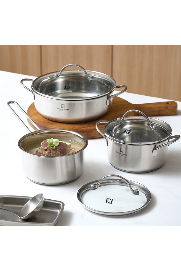 바겐슈타이거 IH 3중 바닥 스텐 미니팟 전골냄비 20cm는 스테인리스 스틸 소재로 제작된 냄비입니다. 20cm의 아담한 사이즈로, 조리 및 전골 요리에 적합합니다. IH(Induction Heating, 유도가열) 방식의 3중 바닥 구조로 설계되어 열 효율이 뛰어나고, 양손잡이 디자인으로 안정적인 사용감을 제공합니다. 본체와 뚜껑으로 구성되어 있으며, 다양한 요리에 활용할 수 있는 실용적인 제품입니다.
