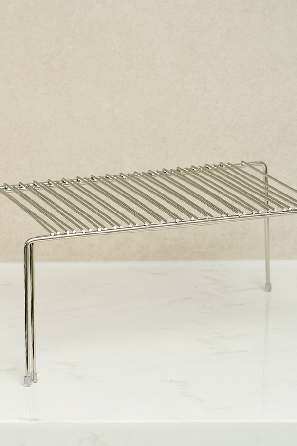 바겐슈타이거 스텐 슬라이드 랙은 주방 수납과 정리를 위한 실용적인 솔루션입니다. 스테인리스 소재로 제작되어 내구성이 뛰어나며, 슬라이드 방식으로 편리하게 사용할 수 있습니다. 랙의 길이를 조절할 수 있어 공간 효율성을 높여줍니다. 주방 용품을 깔끔하게 정리하고, 좁은 공간도 최대한 활용할 수 있도록 도와줍니다. 슬라이드형 설치 방식으로 간편하게 설치하여 주방을 더욱 효율적으로 관리해 보세요.
