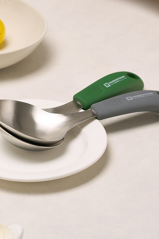 바겐슈타이거 스텐 304 로펠 더 컬러 레이들 국자 서버 옐로우는 주방 조리에 사용되는 국자입니다. 스텐 304 스테인리스 스틸 소재로 제작되어 내구성이 뛰어나며, 위생적인 사용이 가능합니다. 손잡이는 플라스틱 재질로, 옐로우 컬러와 실버 컬러 두 가지 색상으로 제공됩니다. 깔끔한 디자인으로 주방 인테리어에도 잘 어울립니다. 주방에서 유용하게 사용할 수 있는 필수적인 조리 도구입니다.
