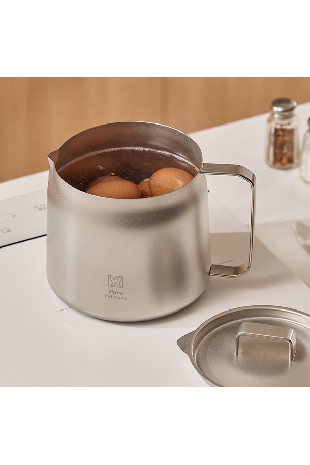 바겐슈타이거 스텐 304 퓨어 폴리싱 케틀팟 1.5L IH 무연마제는 스테인리스 스틸 소재로 제작된 주방용품입니다. 조리, 보관, 다용도로 활용 가능하며, IH, 가스레인지, 전기레인지에서 모두 사용할 수 있습니다. 무연마 공법으로 위생적이며, 넓은 입구와 이중 기능(주전자/냄비)으로 편리성을 높였습니다. 1.5L 용량으로 라면, 국/탕, 튀김, 계란 삶기, 차/와인, 살균/소독, 식품 보관 등 다양한 용도로 활용할 수 있습니다. 넓은 개구부, 내열 손잡이, 물받이 뚜껑 등 인체공학적 디자인으로 공간 효율성을 높였습니다.
