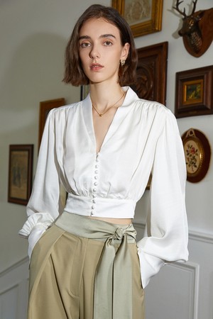 YY_whiteness shwal lapel crop blouse