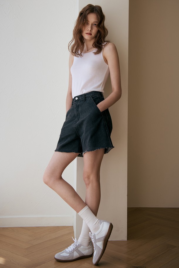 WE'DEE - 쇼트팬츠 - WED_Signature black shorts_BLACK