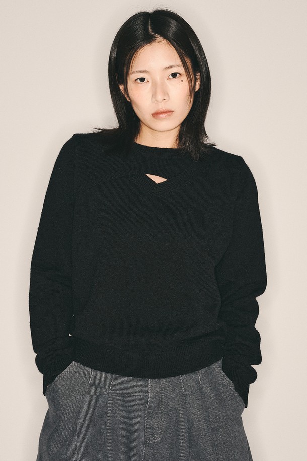 Aei&Rei - 스웨터 - AR_Cut out round neck knit top