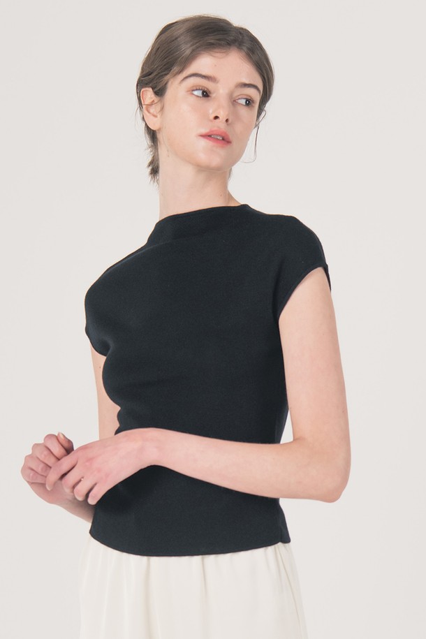 WE'DEE - 민소매티셔츠 - WED_Half neck line simple knit_BLACK