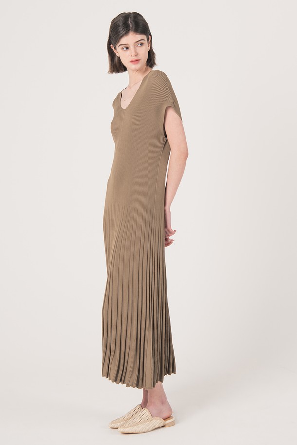 WE'DEE - 반소매 원피스 - WED_V neck sleeveless dress_KHAKI