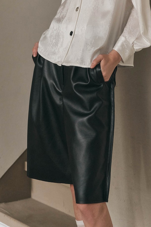 WE'DEE - 쇼트팬츠 - WD_Leather short pants