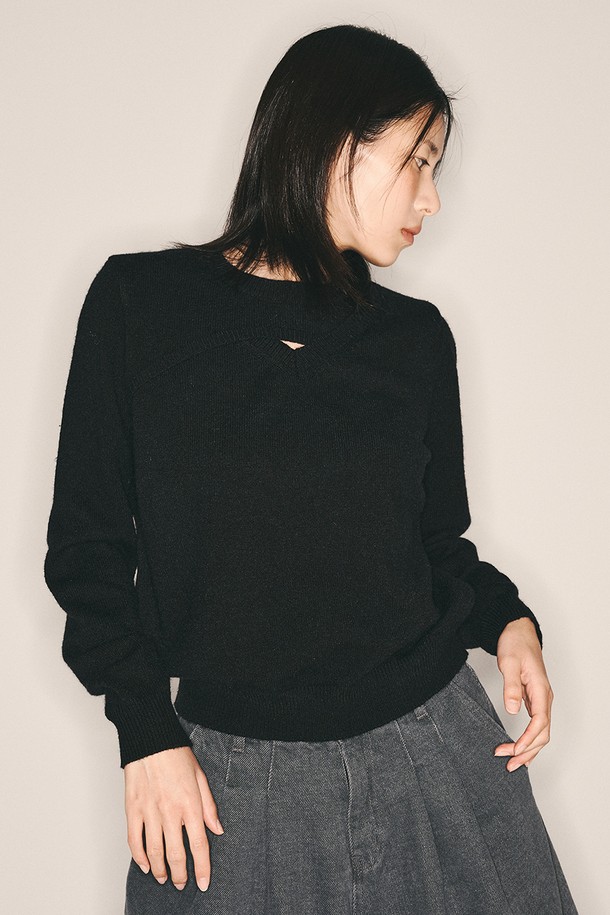 Aei&Rei - 스웨터 - AR_Cut out round neck knit top