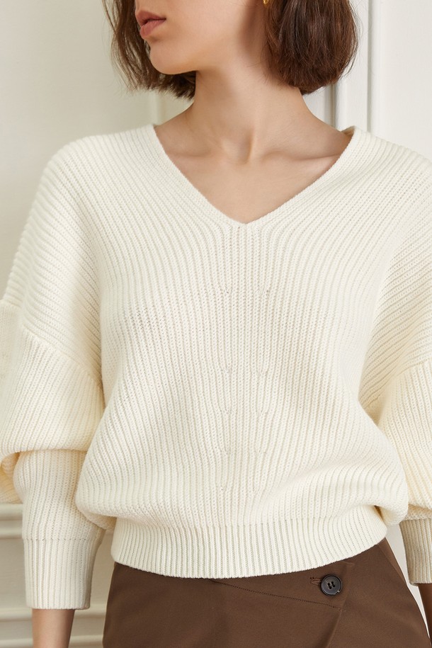 YYIAM - 스웨터 - YY_V-neck wool knit sweater